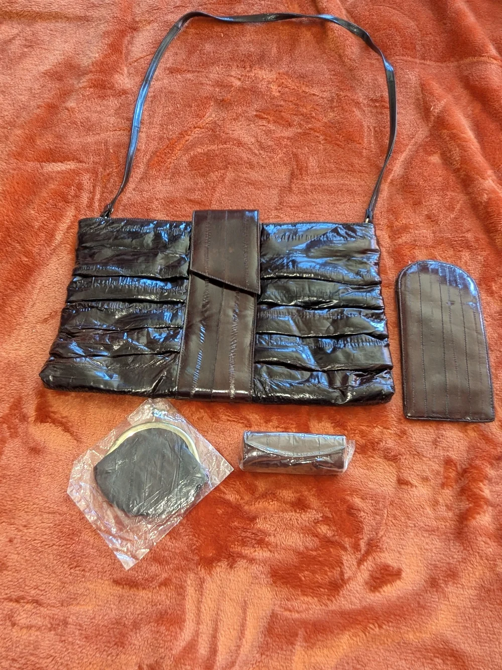 Shiny Quilted Brown Genuine Eel Skin Shoulder Bag with Accessories - Picture 1 of 3